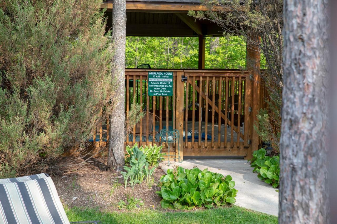 Coachlite Inn