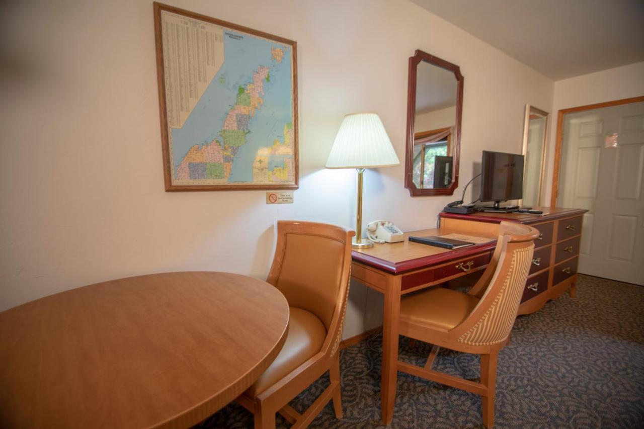 Coachlite Inn Sister Bay